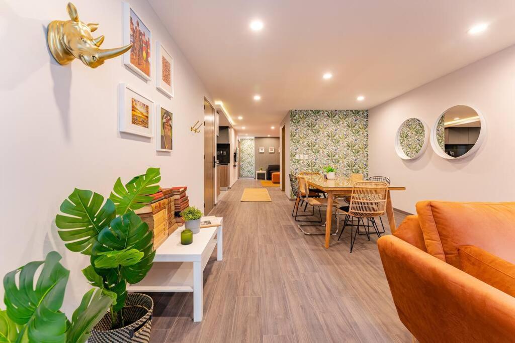 African Vibes, Roof Top/gym, Across Parque Espana Apartment *